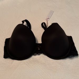 Black Victoria secrets bra. 38d.
